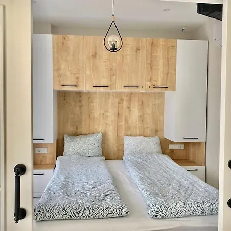 Camelia 12 1+1 On Cleopatra With Partly Seaview 아파트 알란야